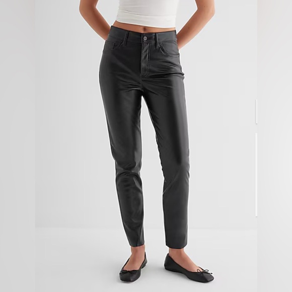 Express Faux Leather Ankle 
High Rise Black Pants Size 6 - Picture 1 of 12